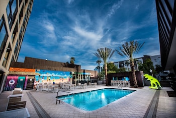 Foundre Phoenix,1100 N Central Avenue,4 star