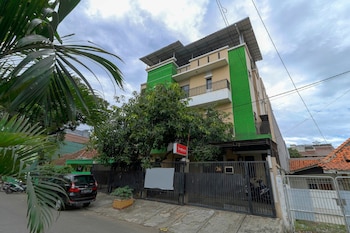 reddoorz plus near trisakti university