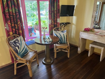 linareva moorea beach resort