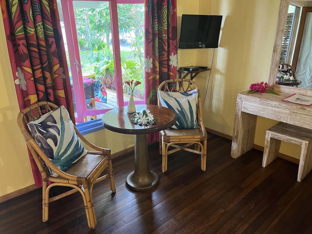 linareva moorea beach resort