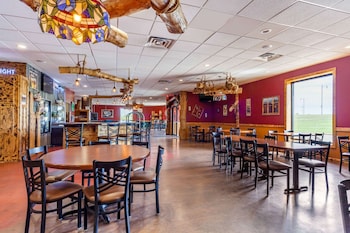 econo lodge inn and suites