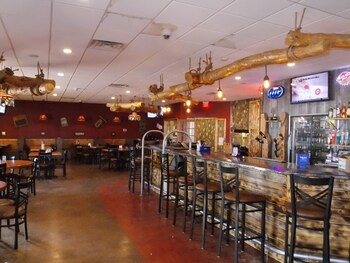 econo lodge inn and suites