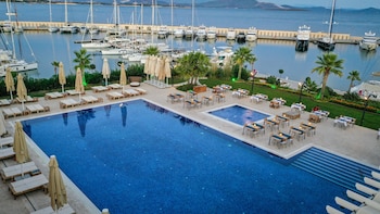 Yacht Club,,5 star