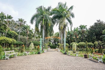 business hotel tomang