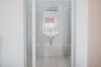 reddoorz plus karet pedurenan 3