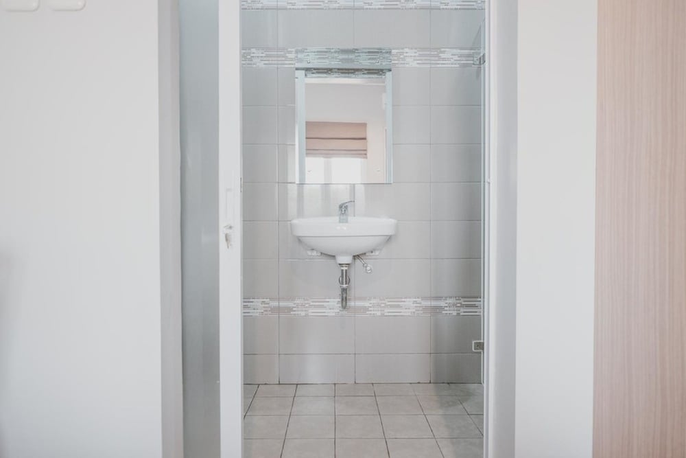 reddoorz plus karet pedurenan 3