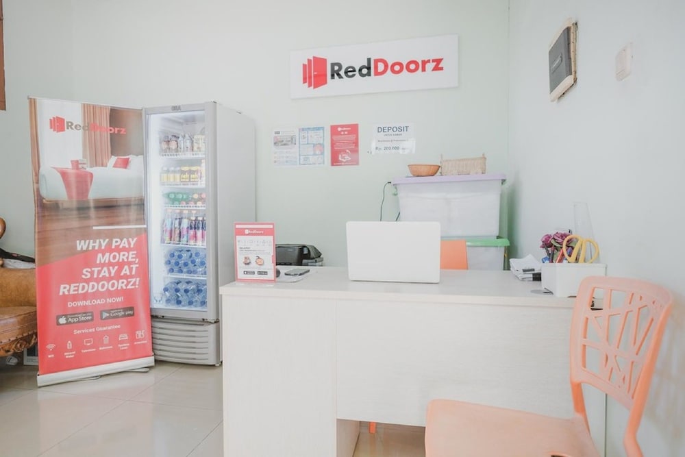 reddoorz plus karet pedurenan 3