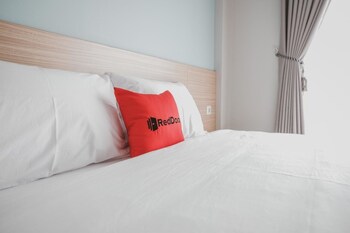 reddoorz plus karet pedurenan 3