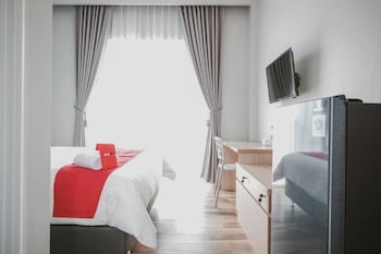 reddoorz plus karet pedurenan 3