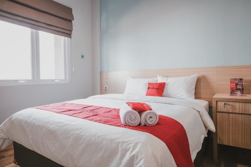 reddoorz plus karet pedurenan 3