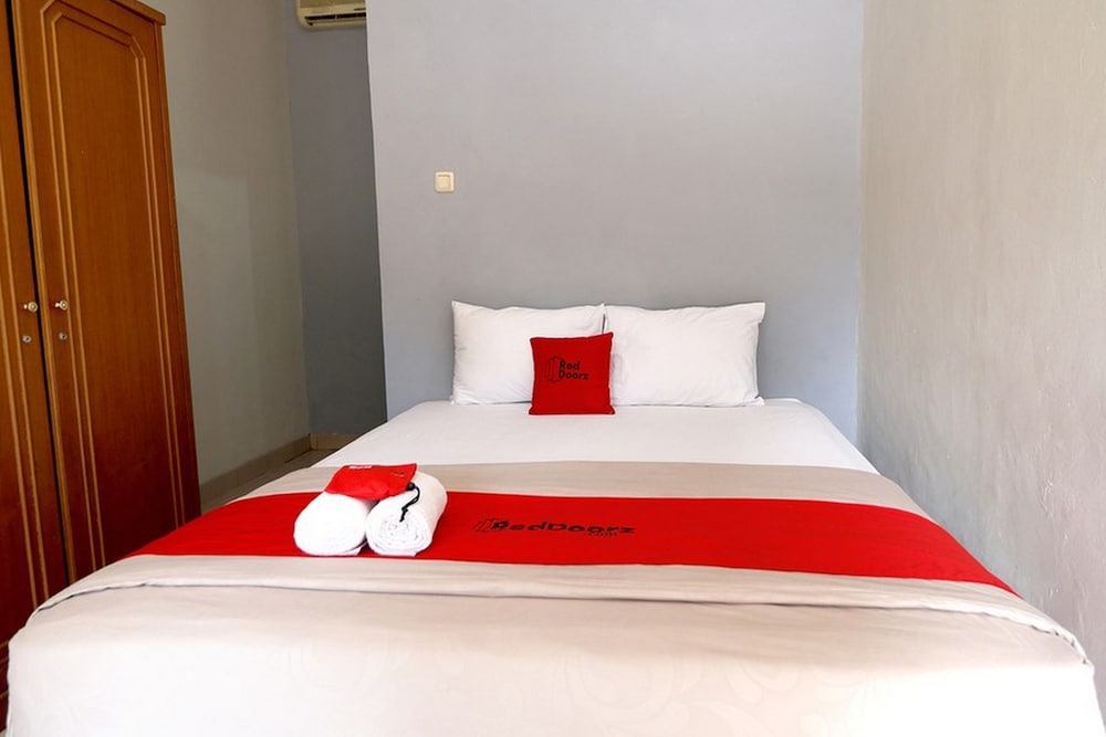 reddoorz plus karet pedurenan 3