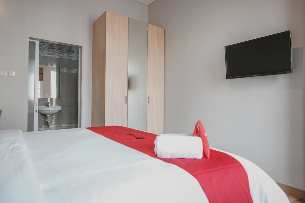 reddoorz plus karet pedurenan 3