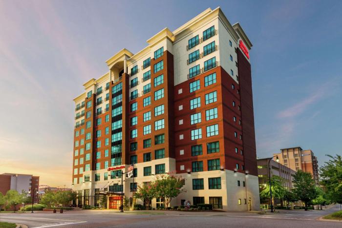 hampton inn and suites national harbor alexandria area