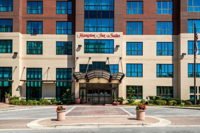 hampton inn and suites national harbor alexandria area