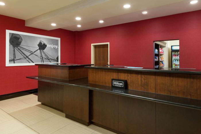 hampton inn and suites national harbor alexandria area