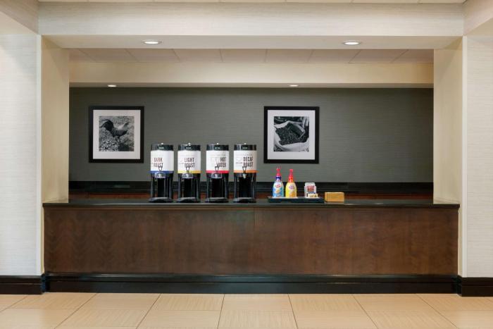 hampton inn and suites national harbor alexandria area