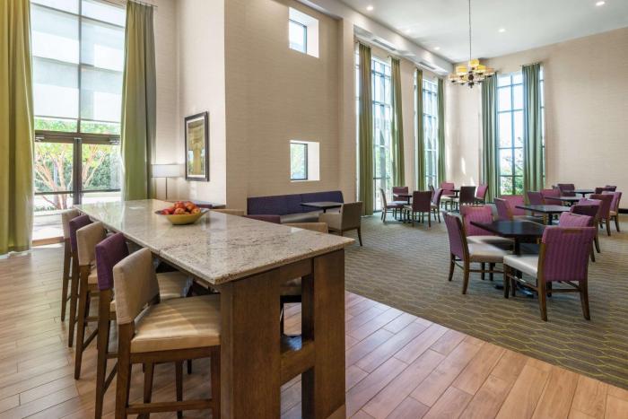hampton inn and suites national harbor alexandria area