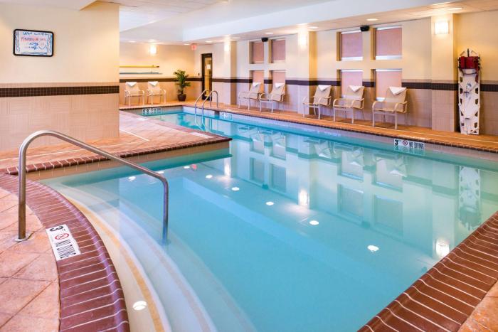 hampton inn and suites national harbor alexandria area
