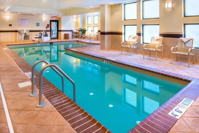hampton inn and suites national harbor alexandria area