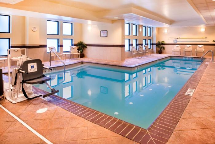 hampton inn and suites national harbor alexandria area