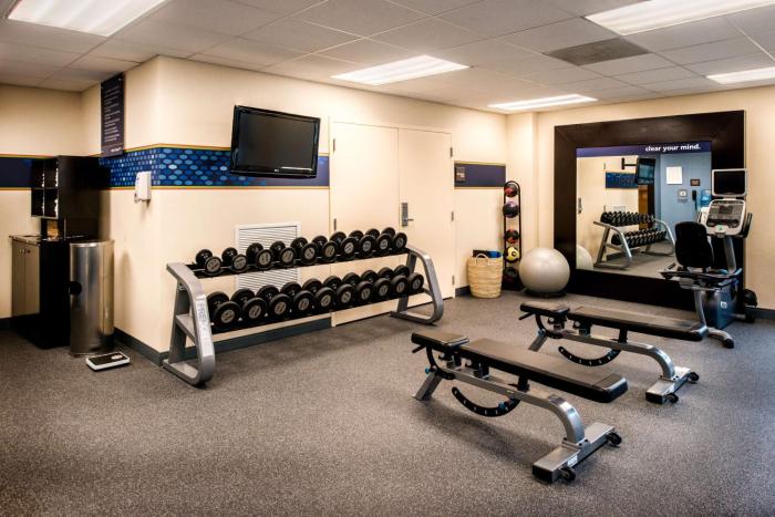 hampton inn and suites national harbor alexandria area