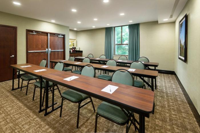 hampton inn and suites national harbor alexandria area