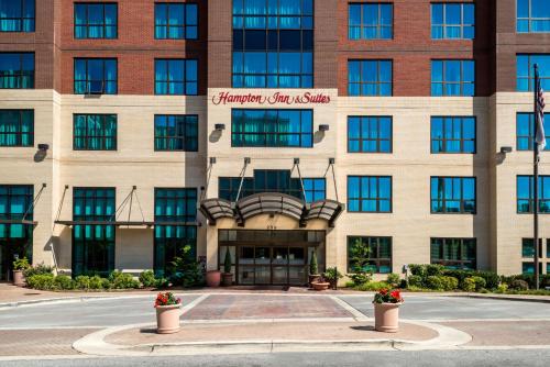 hampton inn and suites national harbor alexandria area