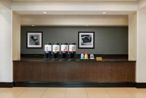 hampton inn and suites national harbor alexandria area