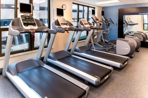 hampton inn and suites national harbor alexandria area