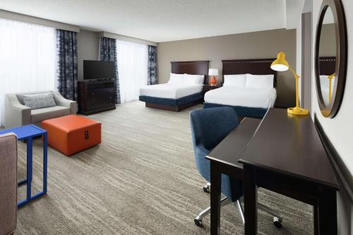 hampton inn and suites national harbor alexandria area