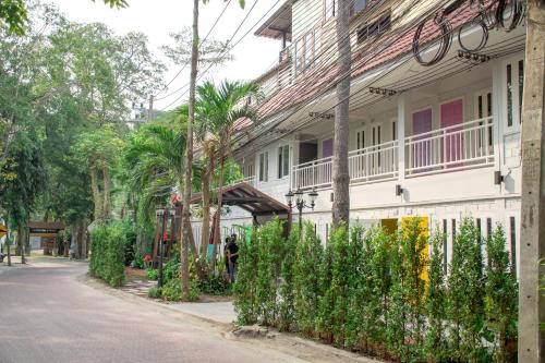 lazy sandals koh samed