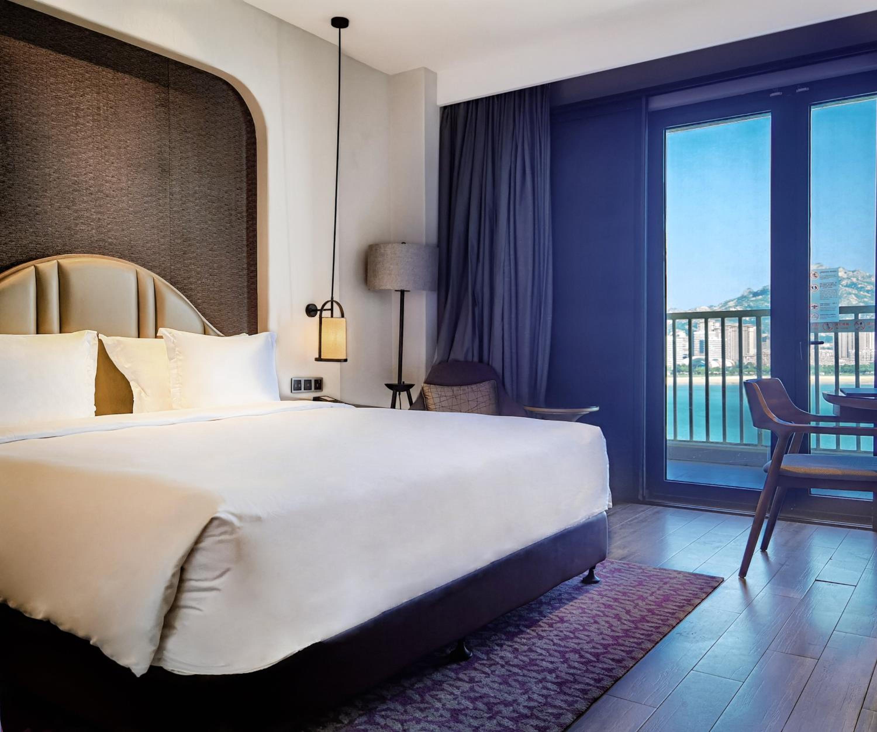 crowne plaza qingdao oriental movie metropolis an ihg hotel