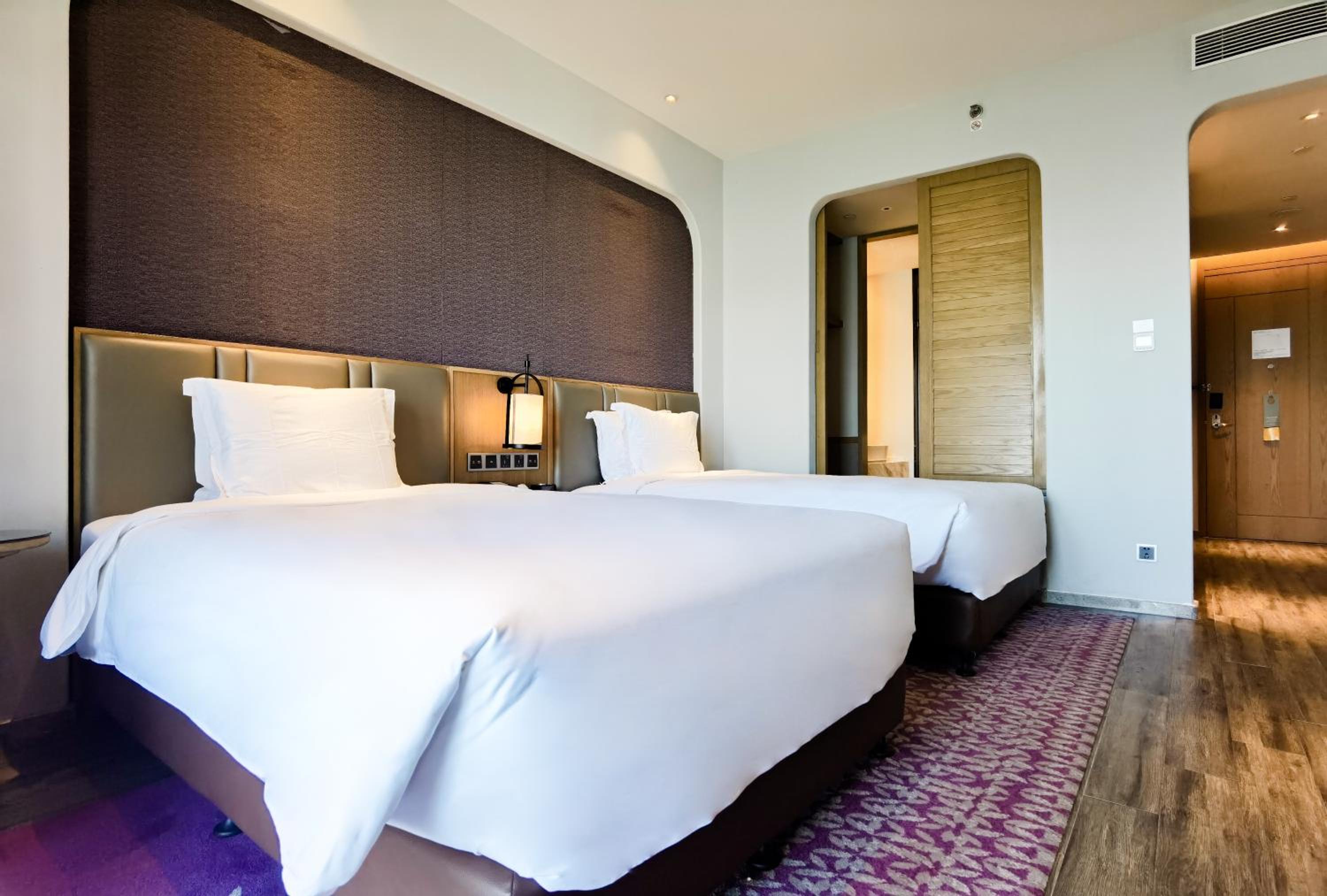 crowne plaza qingdao oriental movie metropolis an ihg hotel