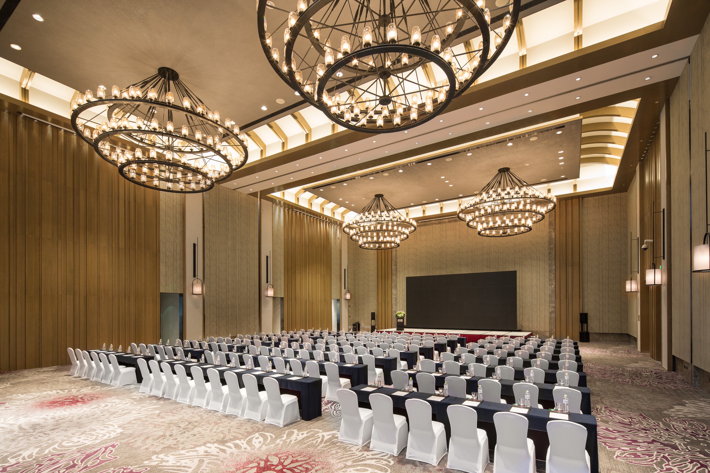 crowne plaza qingdao oriental movie metropolis an ihg hotel