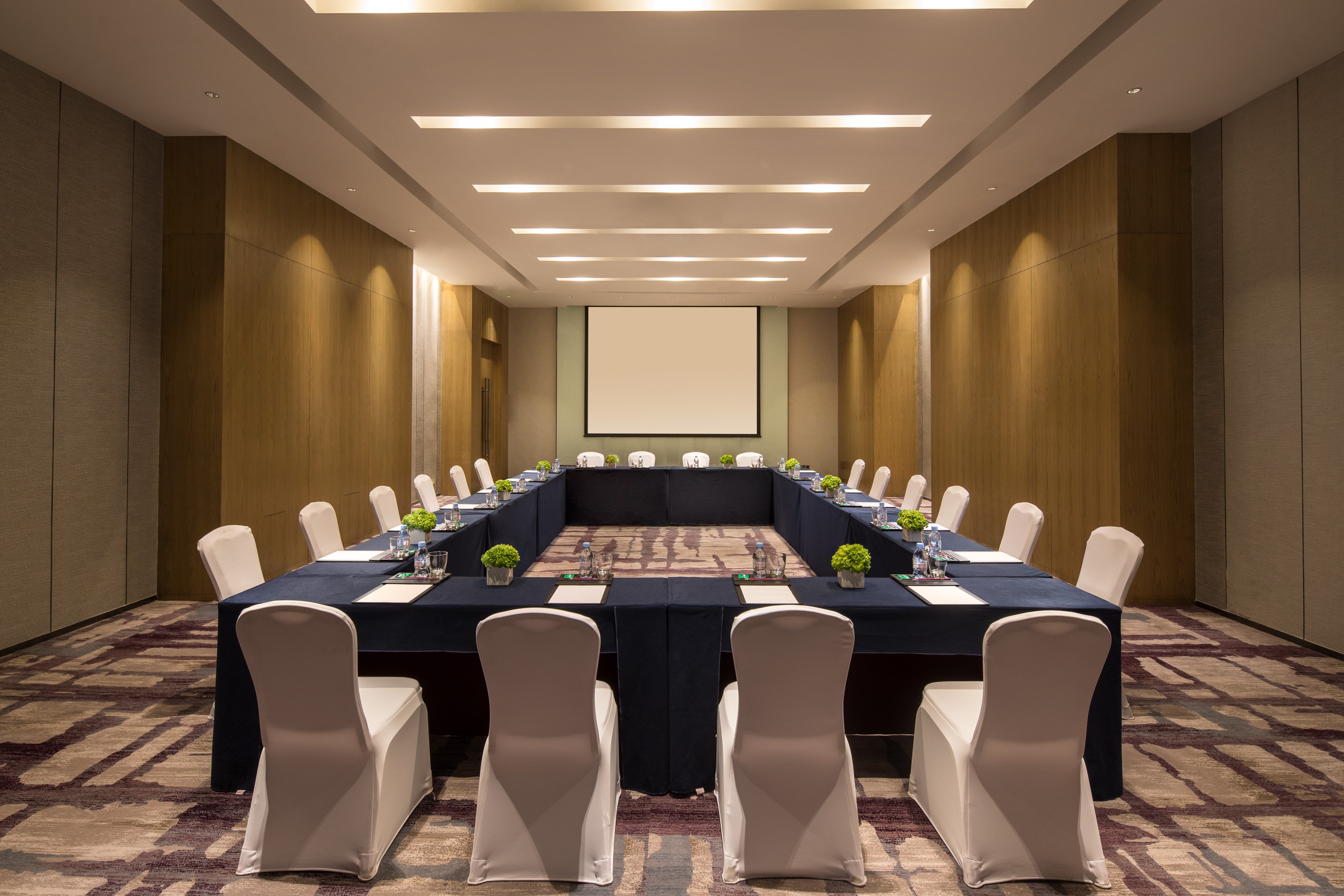 crowne plaza qingdao oriental movie metropolis an ihg hotel