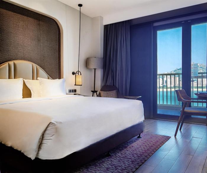 crowne plaza qingdao oriental movie metropolis an ihg hotel