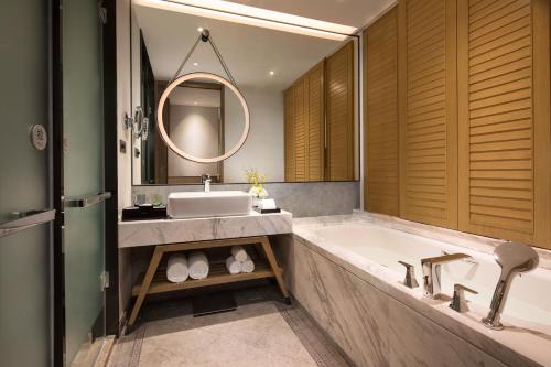 crowne plaza qingdao oriental movie metropolis an ihg hotel