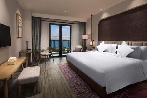 crowne plaza qingdao oriental movie metropolis an ihg hotel