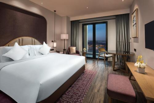 crowne plaza qingdao oriental movie metropolis an ihg hotel