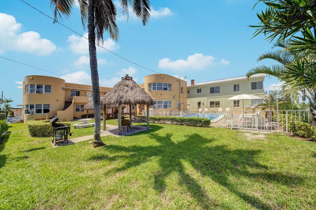 hollywood beach seaside