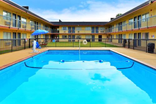 castle inn and suites