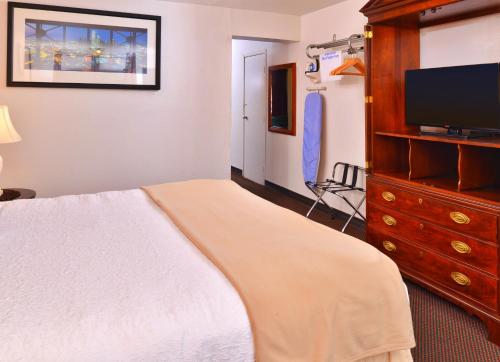 castle inn and suites