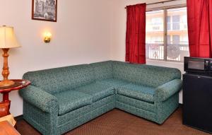 castle inn and suites