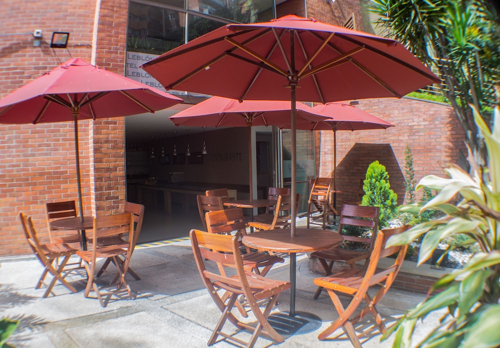 leblon suites hotel