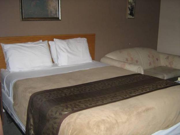 parkway motel and european lodges