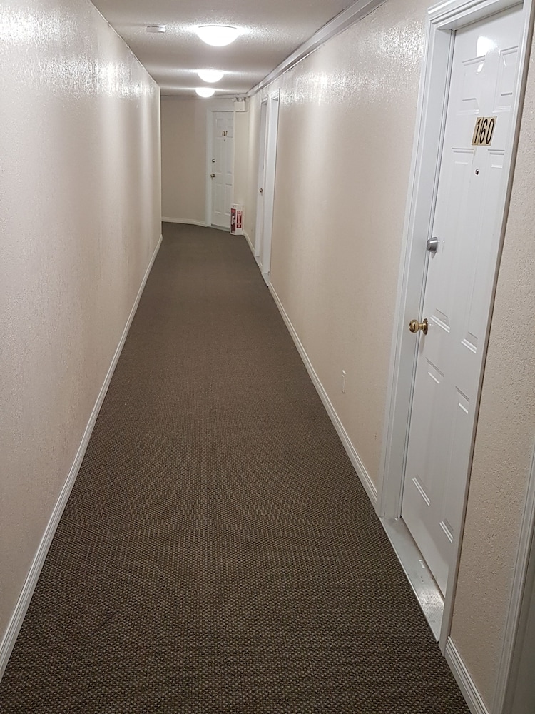 parkway motel and european lodges