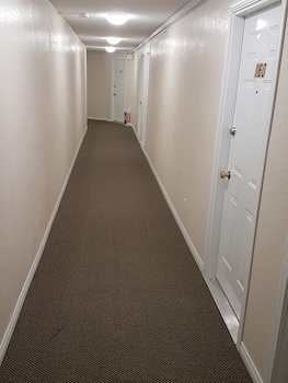 parkway motel and european lodges