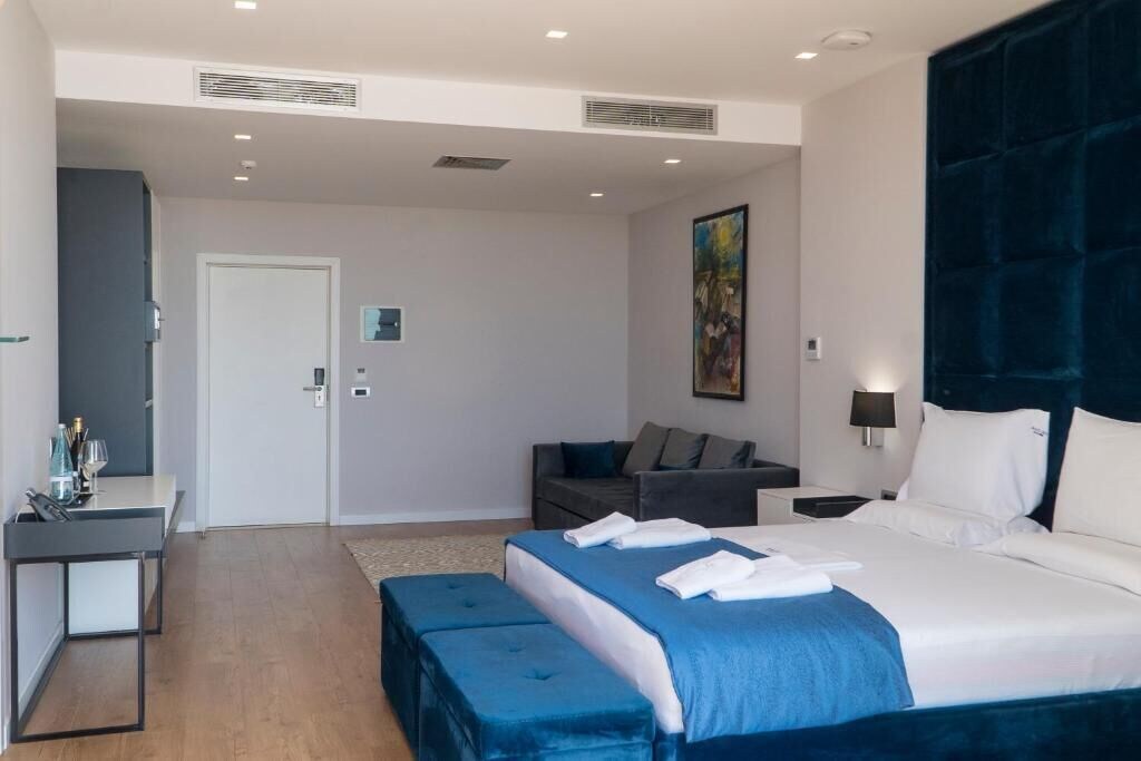 hotel blue sky