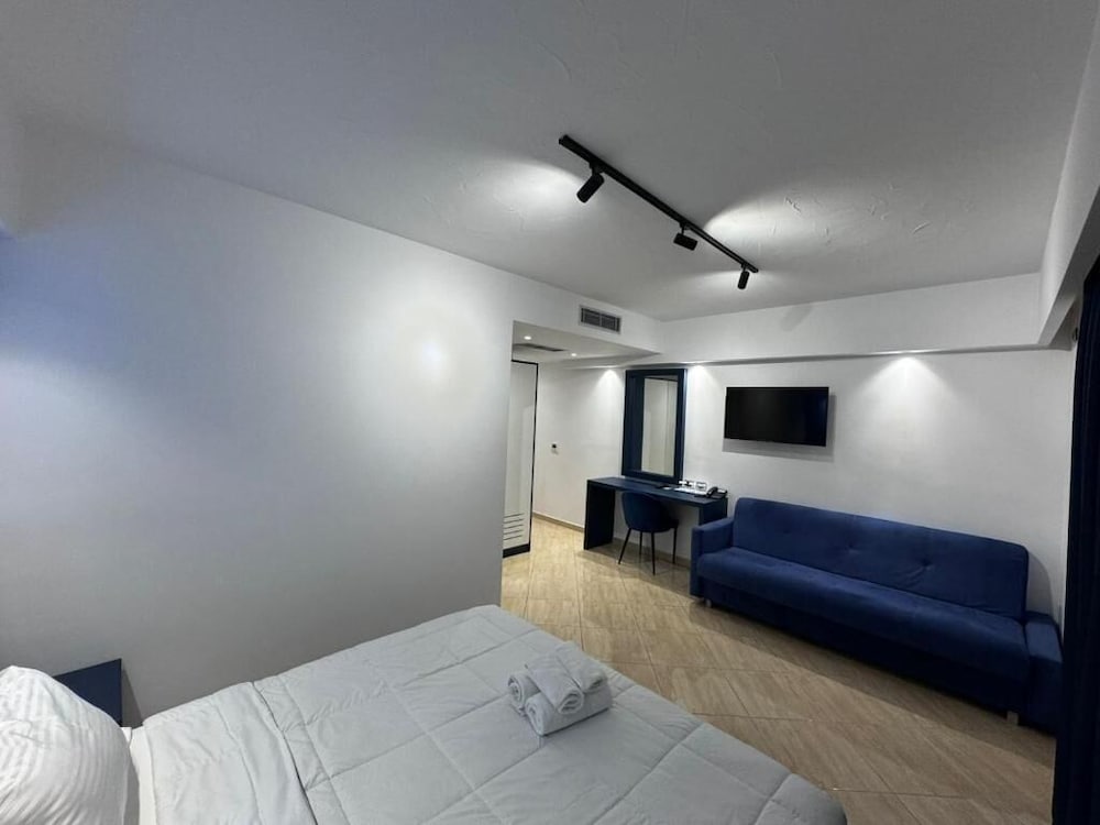 hotel blue sky