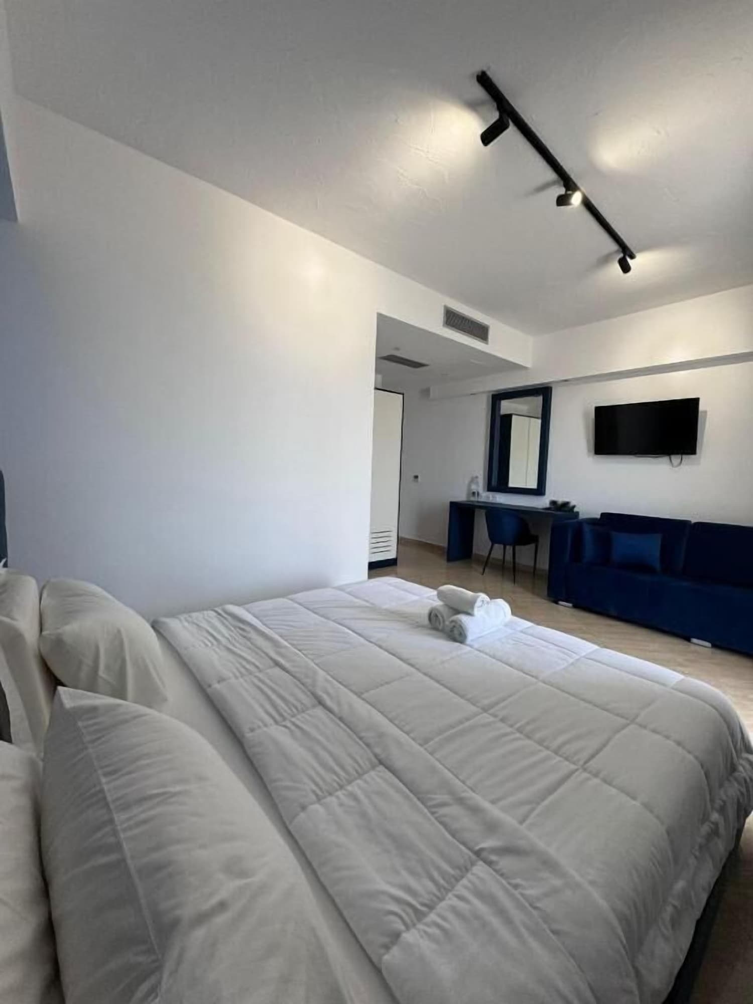 hotel blue sky